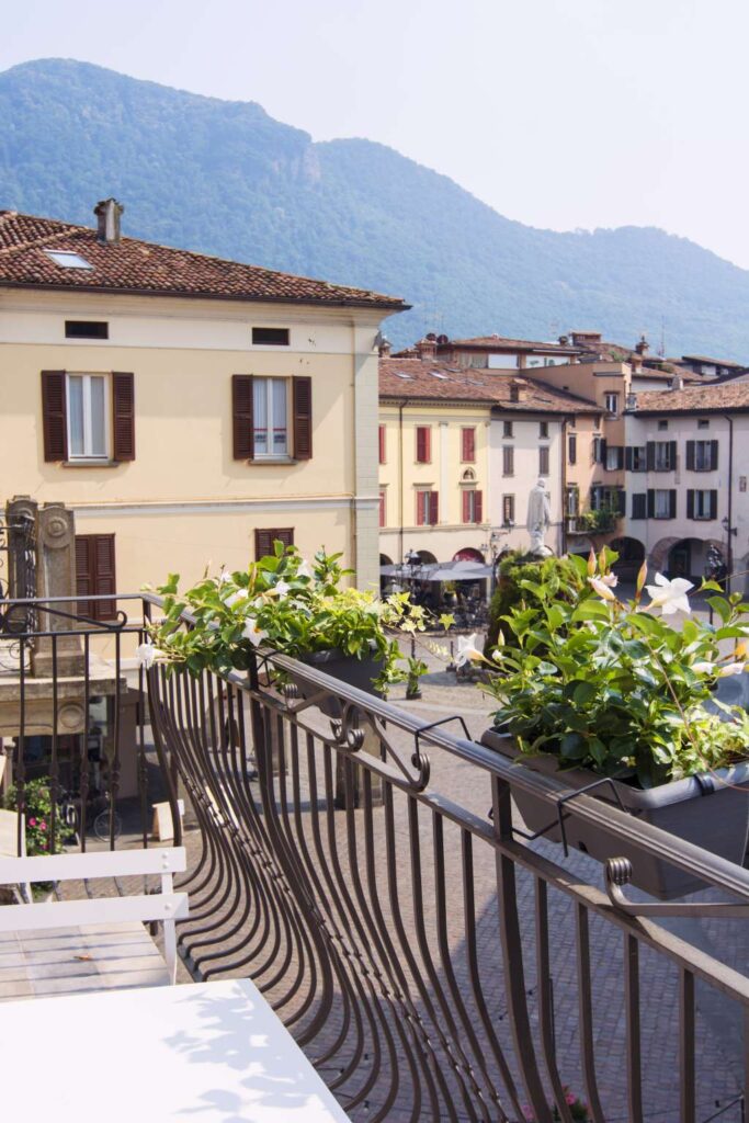 view over garibaldi square on iseo